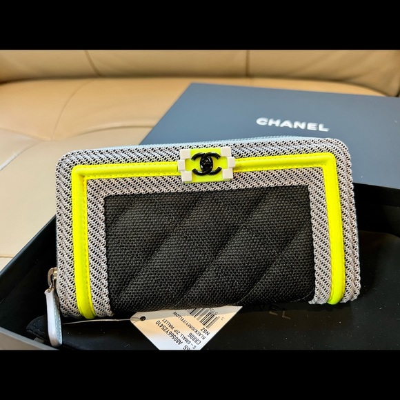 CHANEL Flou small zipped boy wallet limited edition brand new - Picture 6 of 13